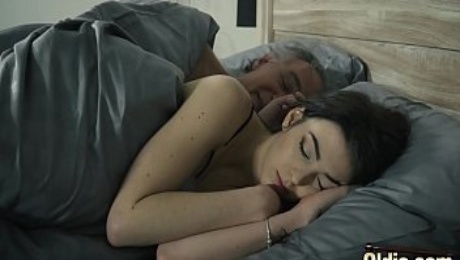 https://www.hdnakedgirls.com/videos/52769186-old-and-young-horny-young-girl-seduces-grandpa-and-gets-his-cock-inside-her.html