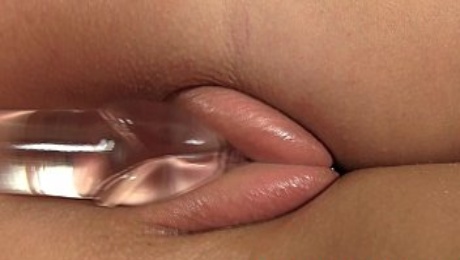 https://www.hotpussytube.com/videos/52746000-teen-babe-rubs-her-lubed-up-tight-pussy.html